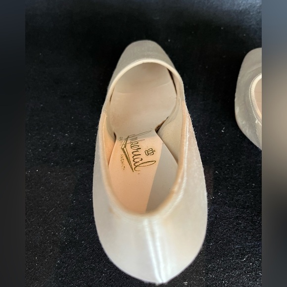 Vintage 60’s-70’s satin heels, 2.5 heel, vintage size 6.5 - Picture 5 of 16